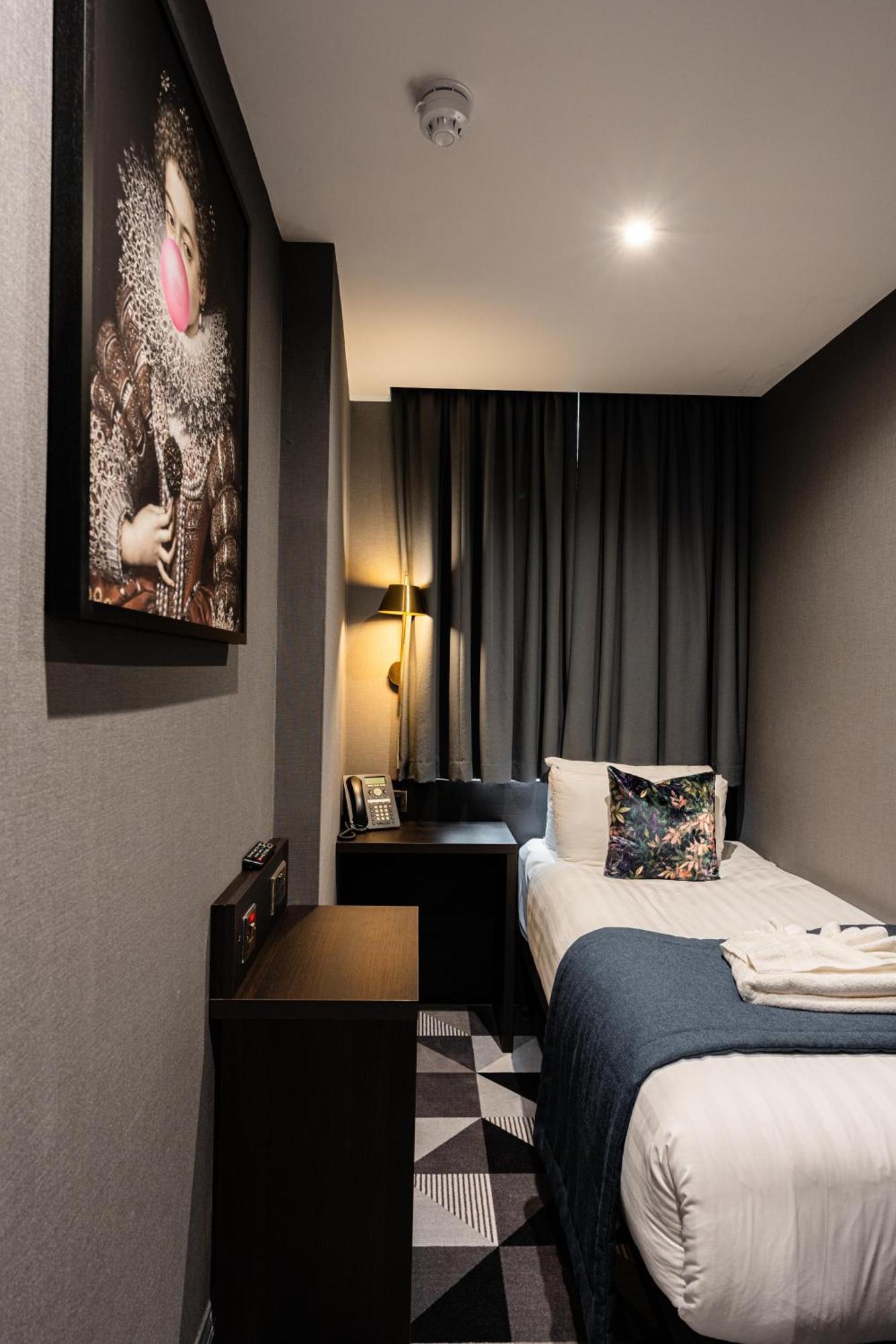 The House On Warwick Hotel London Bagian luar foto